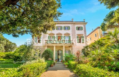 Historiske ejendomme, Residence “Villa Tiberini” med havudsigt i Livorno