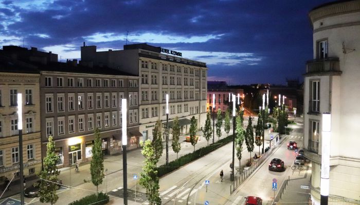 Lägenhet i representativ sekelskiftesfastighet vid Marcinkowskiego-allén i Poznań