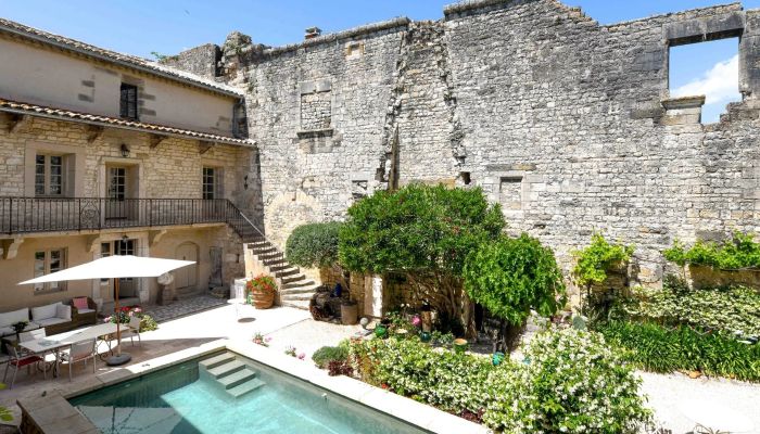 Historiskt hem till salu Uzès, Occitanie