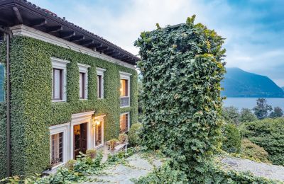 Historische villa te koop Verbania, Piemonte:  Uitzicht 