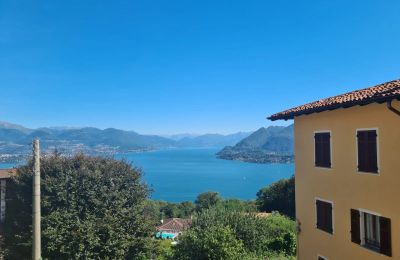 Lantligt hus till salu Magognino, Piemonte:  Utsikt