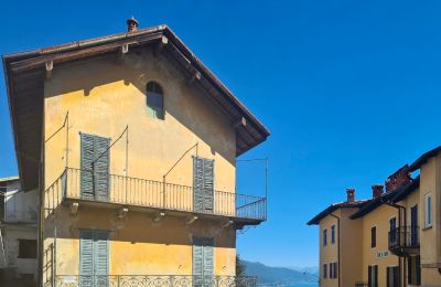 Lantligt hus till salu Magognino, Piemonte:  