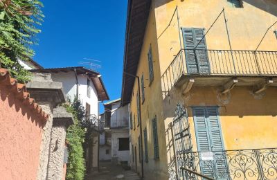 Lantligt hus till salu Magognino, Piemonte:  