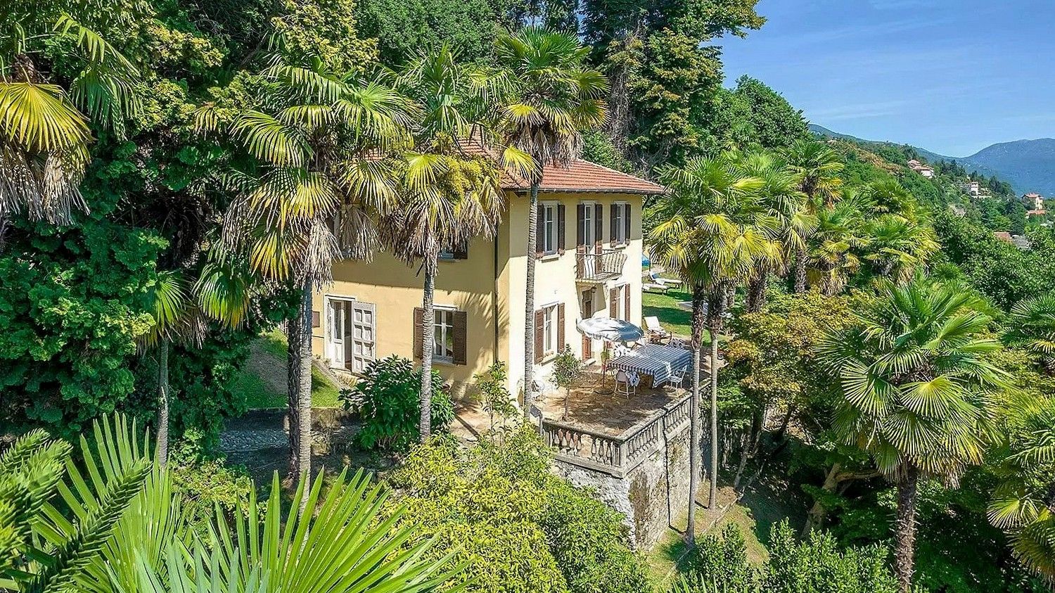 Bilder Villa med park och privat strand vid Lago Maggiore