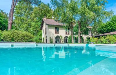 Historische villa te koop Castelletto Sopra Ticino, Piemonte:  Zwembad