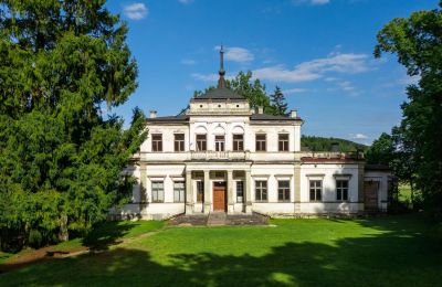 Historische Immobilien, Neorenaissance-Schloss mit Parkanlage in der Region Krakau
