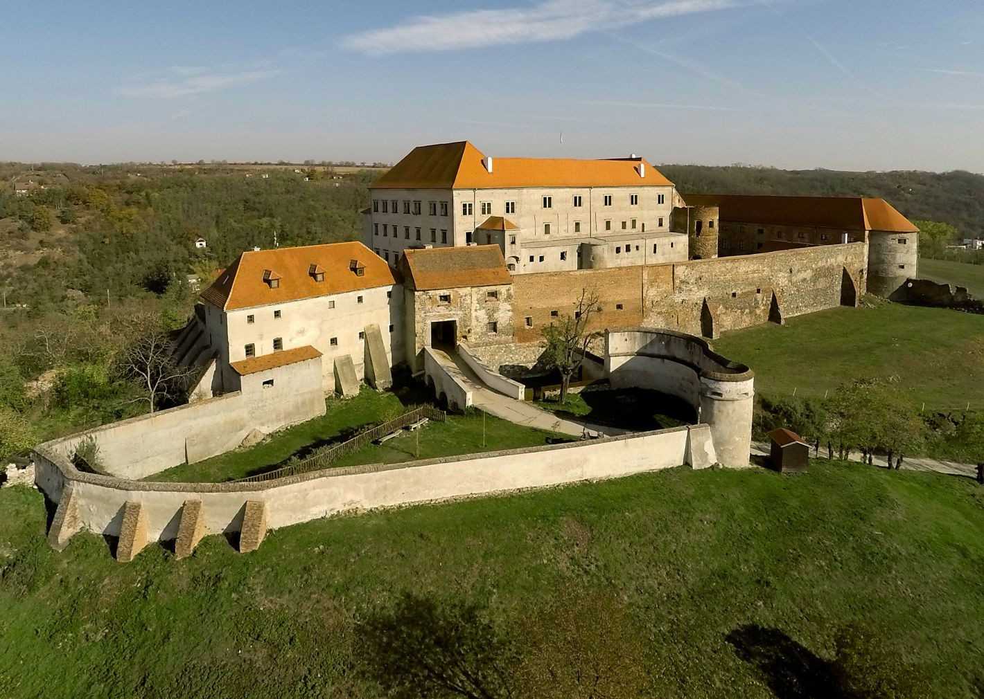 Fotos Große Burganlage in Südmähren