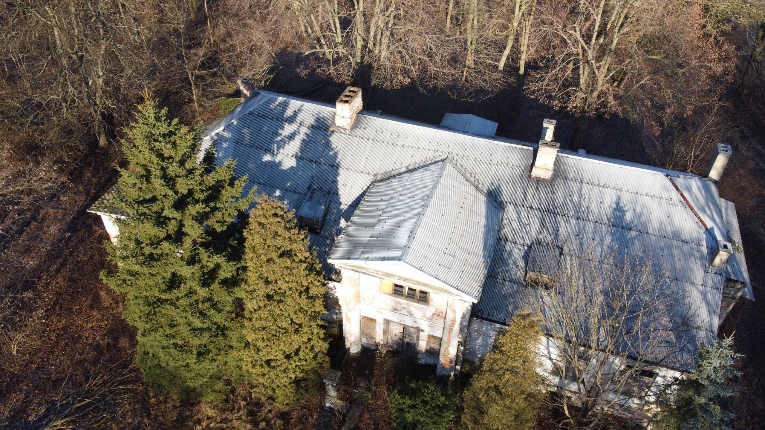 Billeder Kleines renovierungsbedürftiges Gutshaus bei Konin