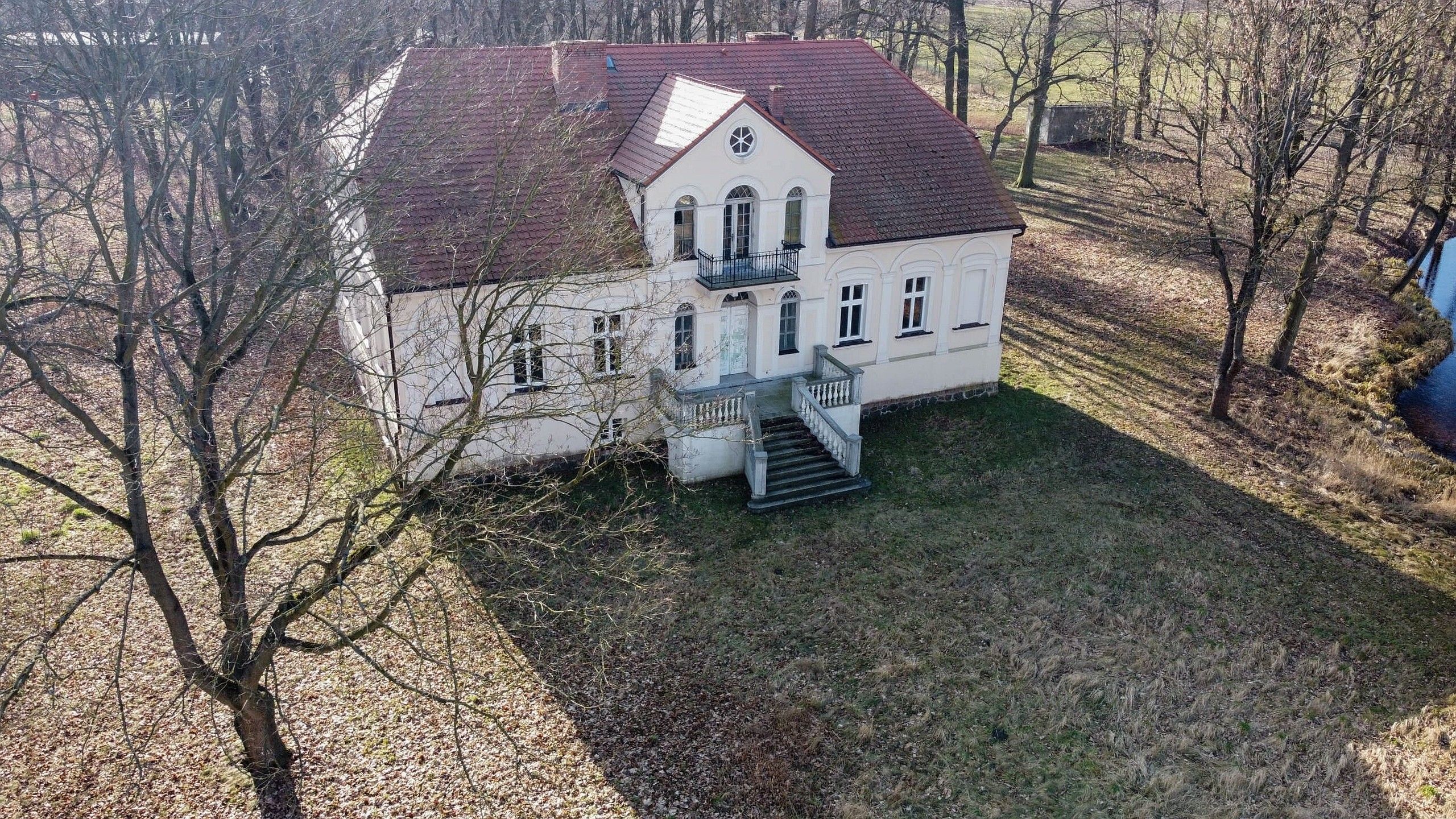 Bilder Cozy Manor from 1860 with outbuildings