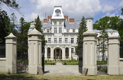 Charakterimmobilien, Schloss Malina in zentraler Lage Polens