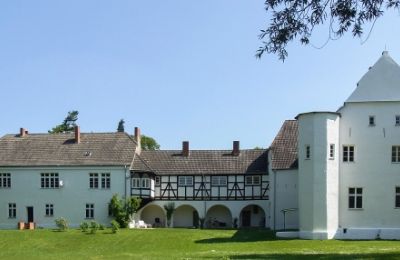 Burg Klevenow für 260.000 EUR versteigert