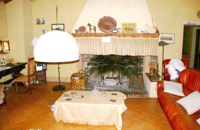 Landhaus kaufen Arezzo, Toskana:  RIF2262-lang9#RIF 2262 Kamin im großen Wohnbereich im EG