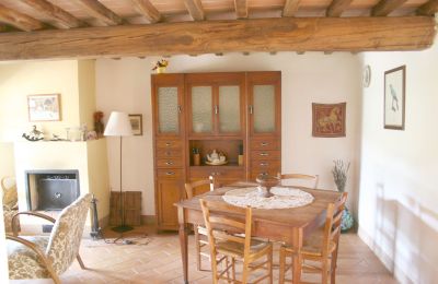 Landhaus kaufen Arezzo, Toskana:  RIF2262-lang21#RIF 2262 Essbereich mit Kamin