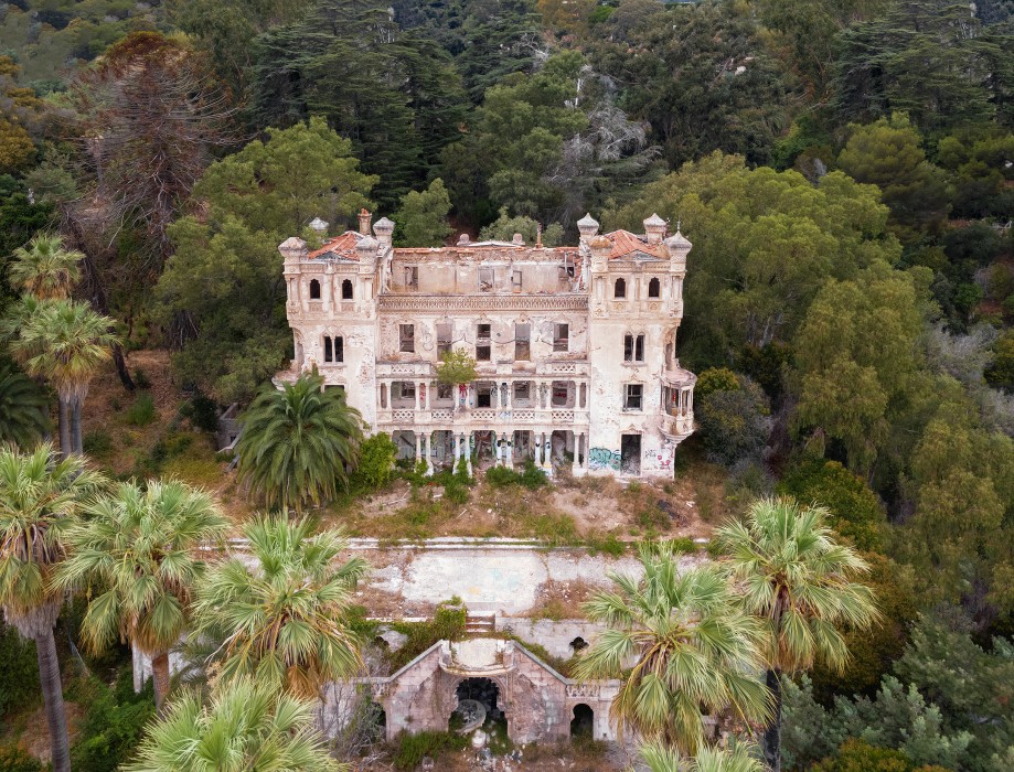 Château abandonné à vendre en France