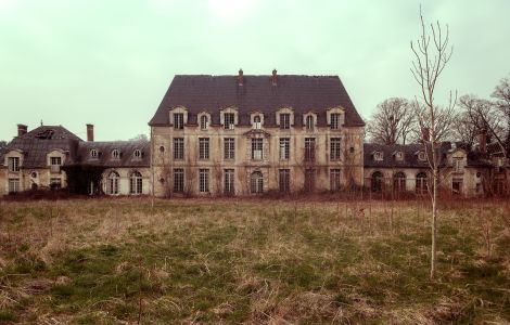  - Gefährdetes Denkmal: Barockes Schloss in Frankreich