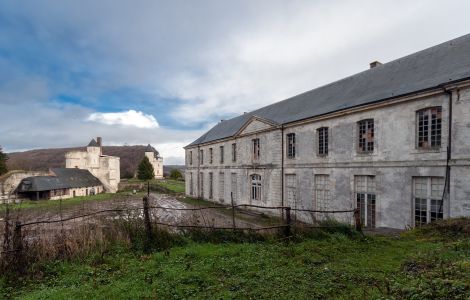 Tancarville, Rue du Chateau - Burg- und Schlossanlage in Tancarville (Normandie)