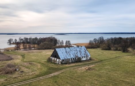  - Huis aan het meer in Mazurië