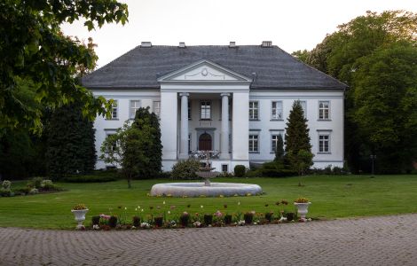  - Klassizistischer Palast in Maciejowice