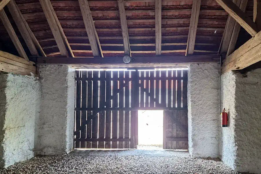 Schloss in Modrá Hůrka, Stallgebäude