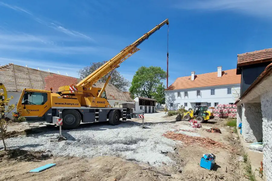 Sanierung ohne Fördermittel, Bauarbeiten am Schloss