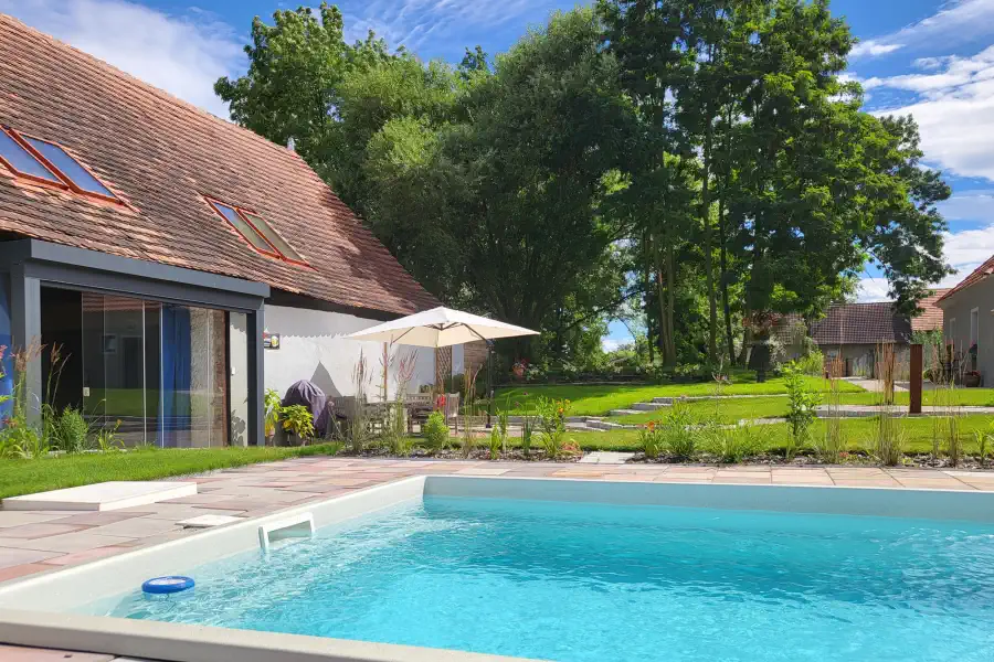 Schloss mit Garten und Pool