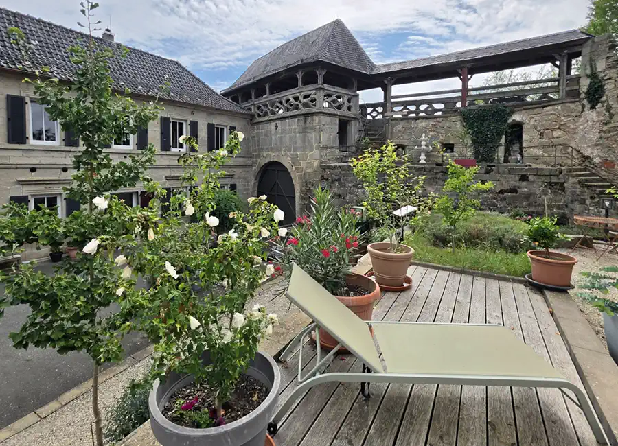 Burg Theisenort als Oase auf Zeit oder für die Ewigkeit