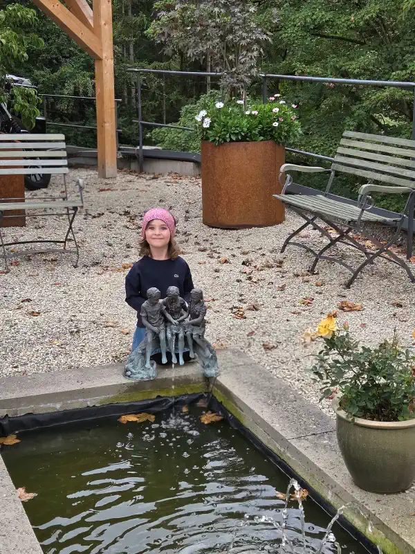 Glas, Stahl, Wasser und Abensteuerspielplatz auf der Burg