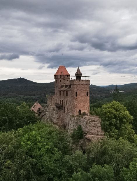 Erlenbach bei Dahn, Burg Berwartstein - Burg Berwartstein in Erlenbach bei Dahn