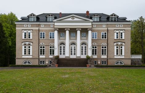 /pp/cc_by_nc/thumb-deutschland-mecklenburg-vorpommern-tueschow-herrenhaus.jpg