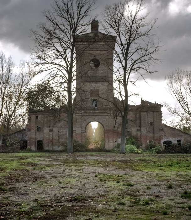 Verlassenes Schloss in Italien, Italia