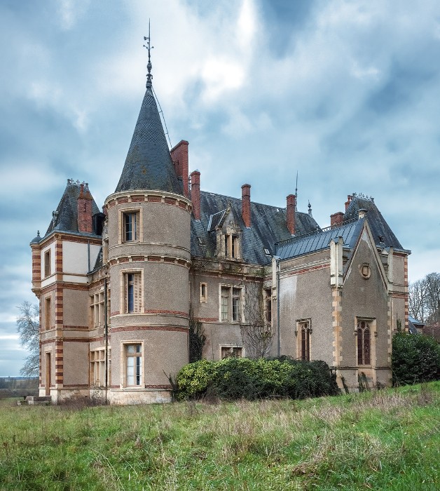 Verlassenes Schloss in Frankreich, Frankreich