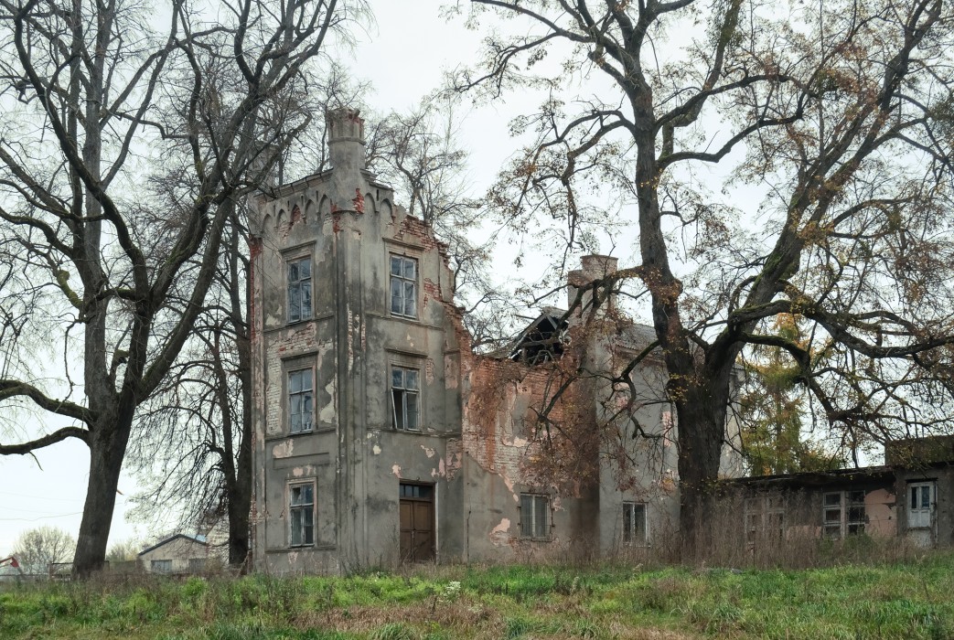 Verlaten herenhuis in het noorden van Polen, Stawek