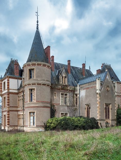 - Verlassenes Schloss in Frankreich