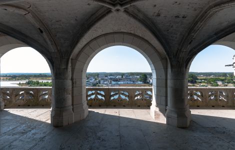  - Schloss in Amboise: Blick von der Terrasse über die Loire