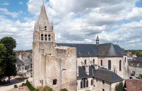  - Meung-sur-Loire: Blick vom Schloss auf die historische Kirche Saint Liphard
