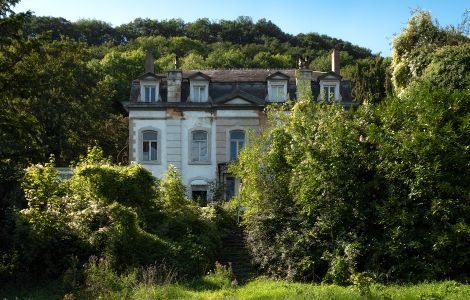 - Wallonien - Villa in Hanglange mit Sanierungsbedarf
