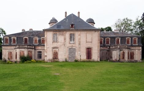  - Frankreich: Sanierungsbedürftiges Herrenhaus, Region Grand-Est