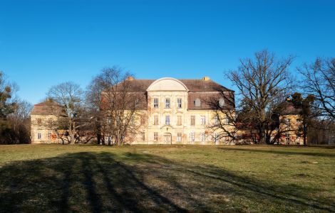 Kummerow, Dorfstraße - Herrenhaus Kummerow, Mecklenburgische Seenplatte