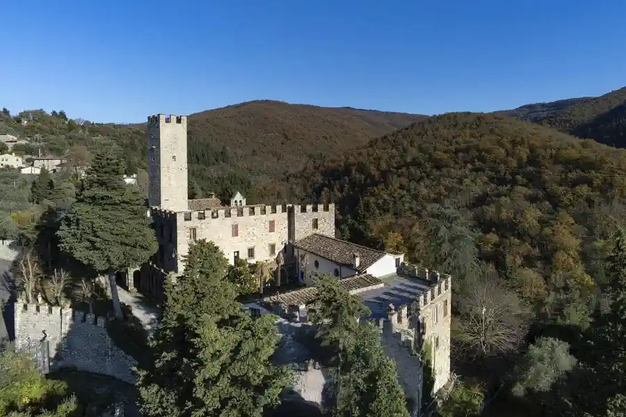 Burg zum Kauf in Florenz, Toskana Juni 2025