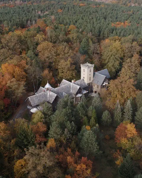 Europas einzigartiges Jagdschloss zum Kauf in Polen