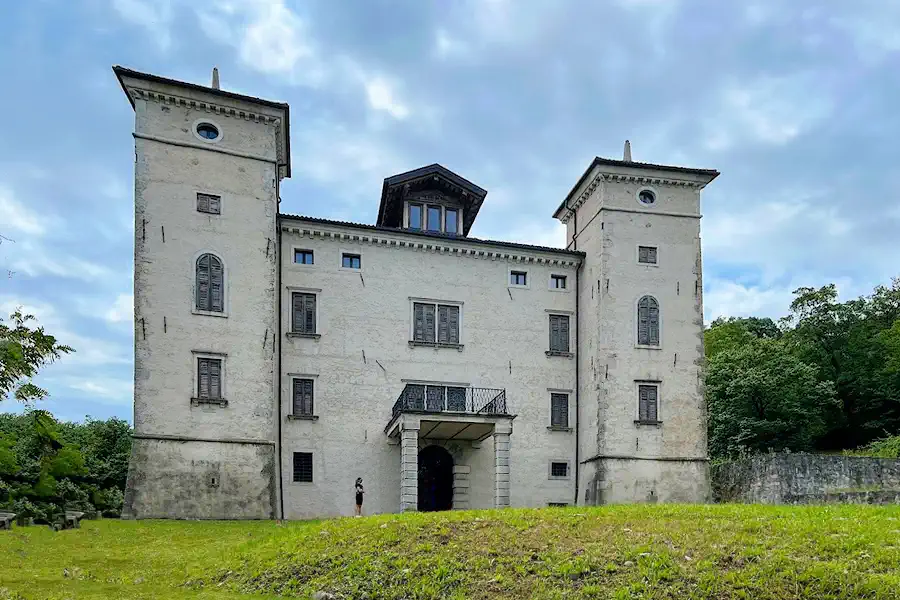 Schloss kaufen Italien Mai 2025
