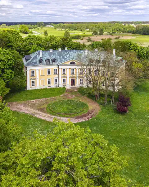 Schloss kaufen in Alleinlage