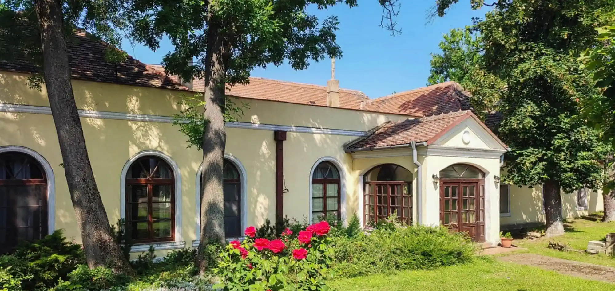 Historiskt herresäte med bastion och park i västra Slovakien, Slovakien
