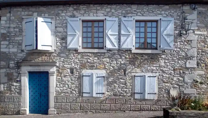 Maison béarnaise i Lasseube – karakteristisk stenhus i Béarn