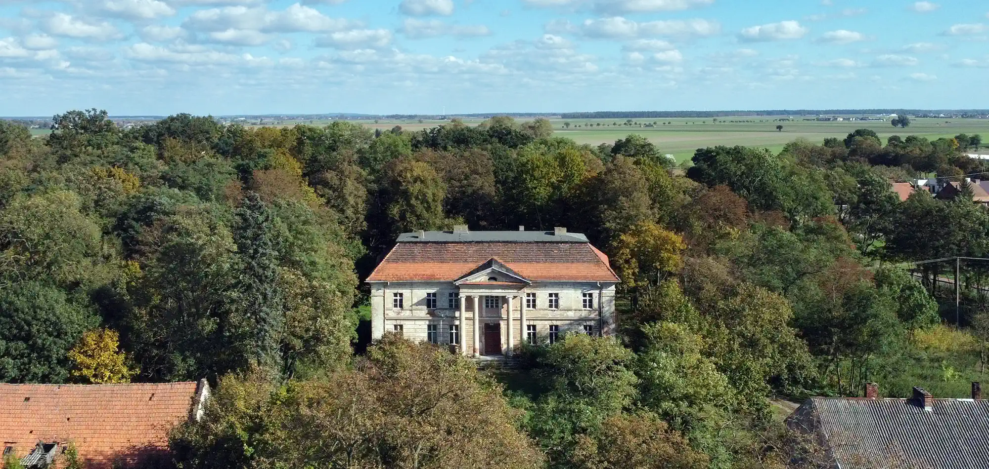 Neoklassizistisches Gutshaus in Granówko, Großpolen, Polen