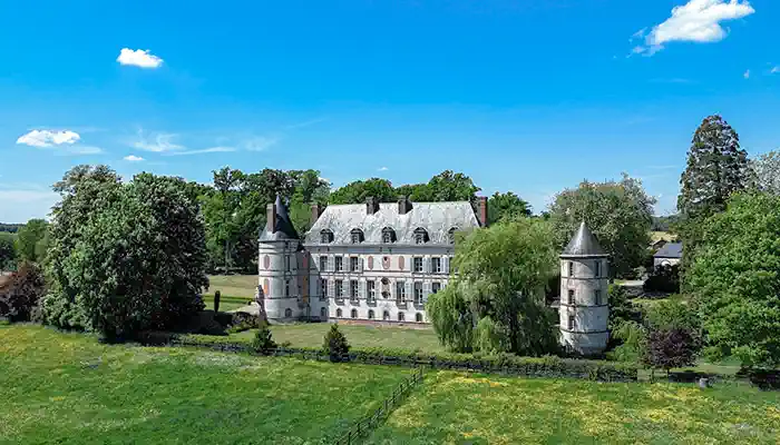 Slott til salgs Sens, Bourgogne-Franche-Comté,  Frankrike