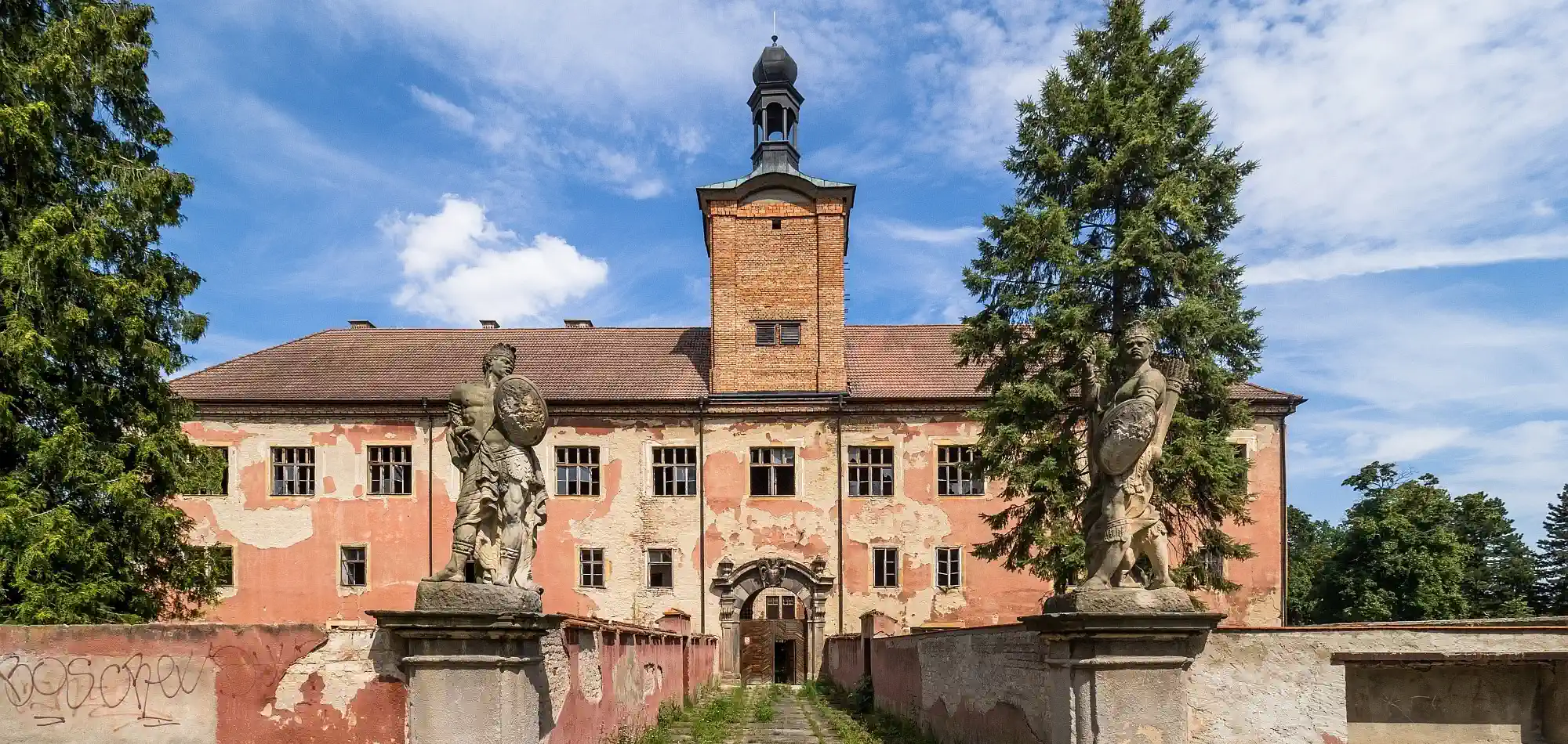 Slott i Sentral-Böhmen nær Praha, Tsjekkia
