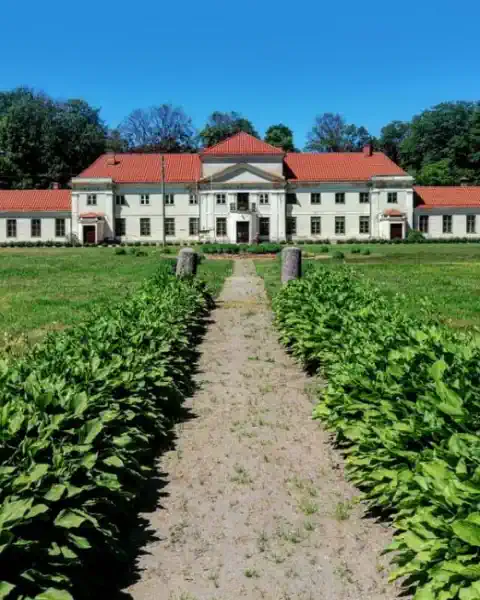 Bilder /pp/lumen/manors-latvia.webp