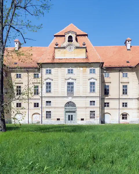Bilder /pp/lumen/slowenia-castles.webp