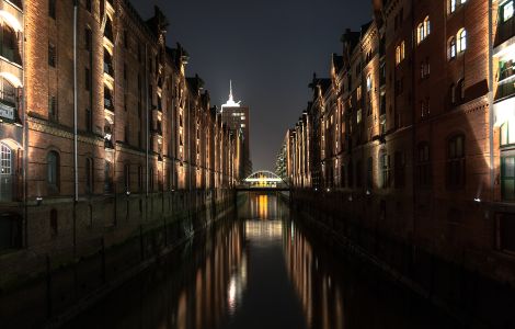 Hamburg, Speicherstadt - Hamburger Speicherstadt bei Nacht